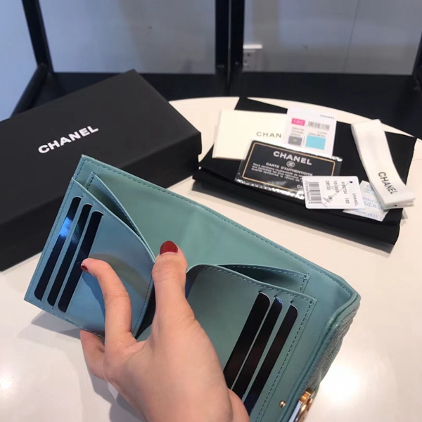 シャネル財布全体デザイン